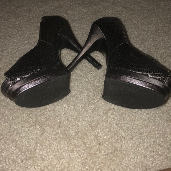 Grey sequence high heels - Picture 3 of 6